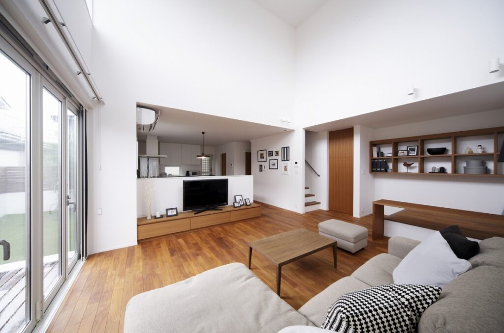 真っ白な外観が美しい家