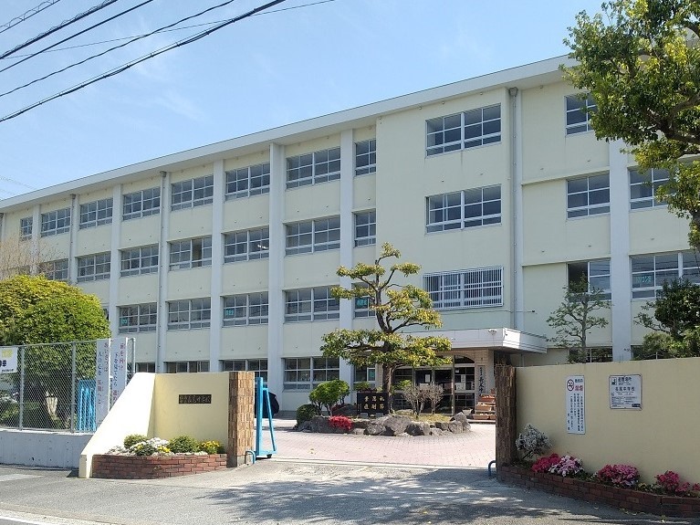 長尾中学校 徒歩4分