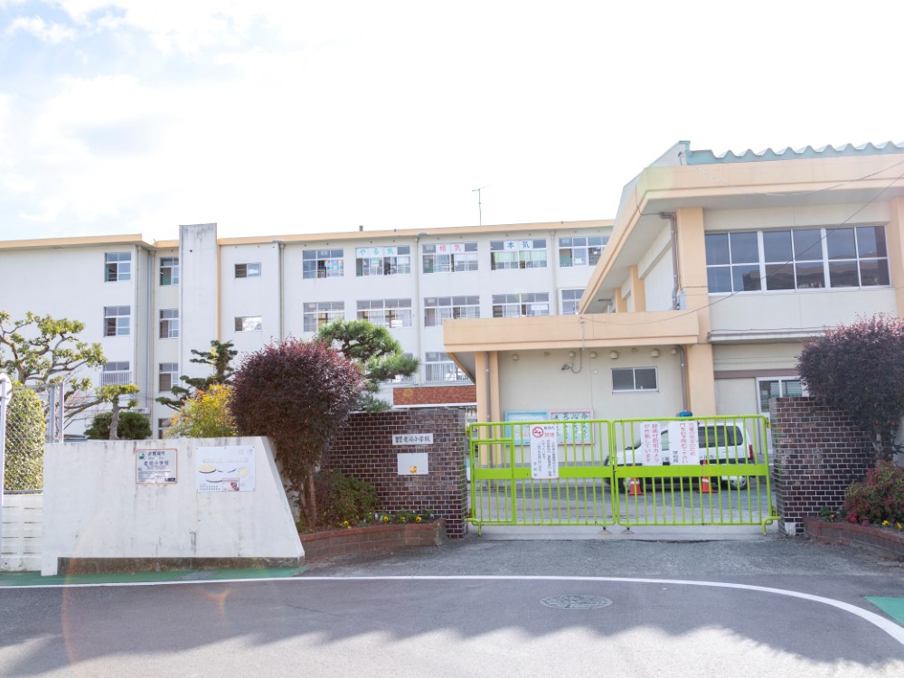 老司小学校　徒歩8分