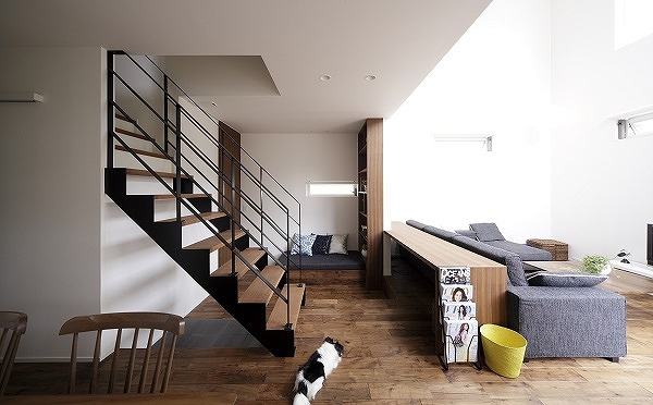 天井高を抑えた落ち着く空間の住まい