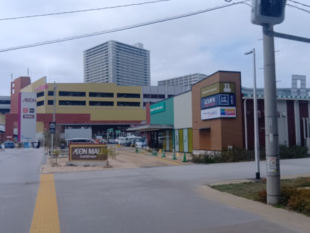 イオンモール香椎浜　車13分